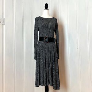 TRACY REESE flowy black and grey chevron striped dress